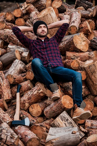 Jistý mladý lesník — Stock fotografie