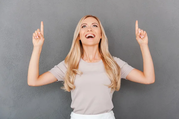 Blond hair woman pointing up — Stok fotoğraf