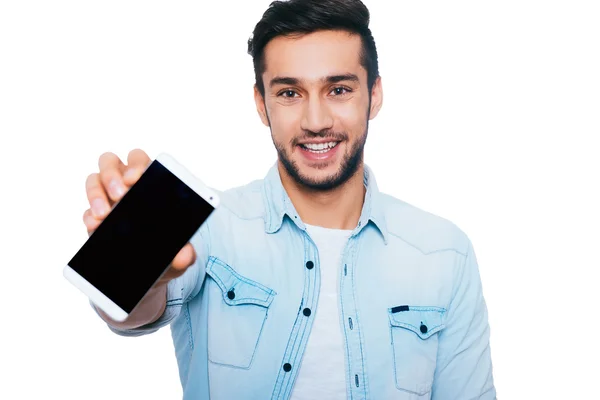 Indian man showing his smart phone — Stock Photo, Image