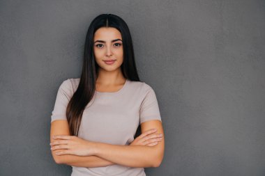 geçti silah tutan kadın