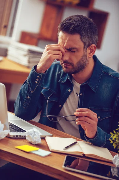 Frustrated young man  at his working place — Stock Photo, Image