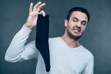 Sinirli adam olumsuzluk ifade