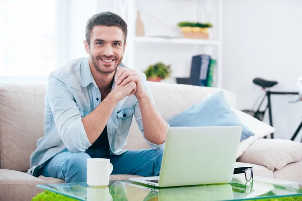Handsome man looking and smiling — Stock Photo, Image