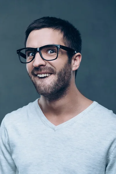 Junger Nerd mit Brille — Stockfoto