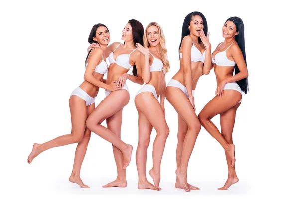 Mulheres em lingerie posando — Fotografia de Stock