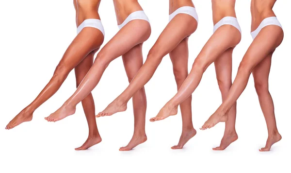 Les femmes étirant leurs jambes — Photo
