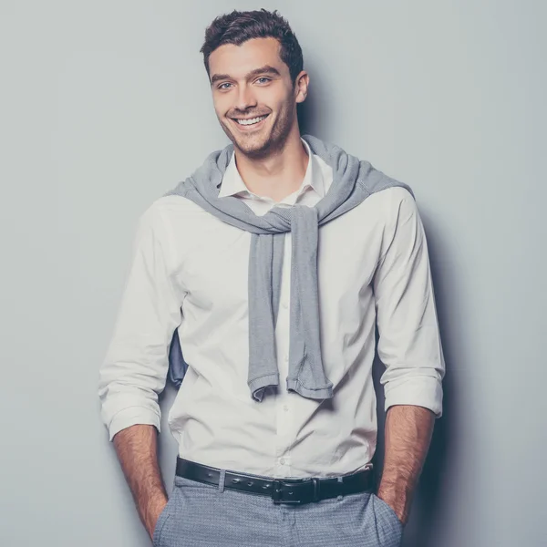 Confident young man smiling — Stock Photo, Image