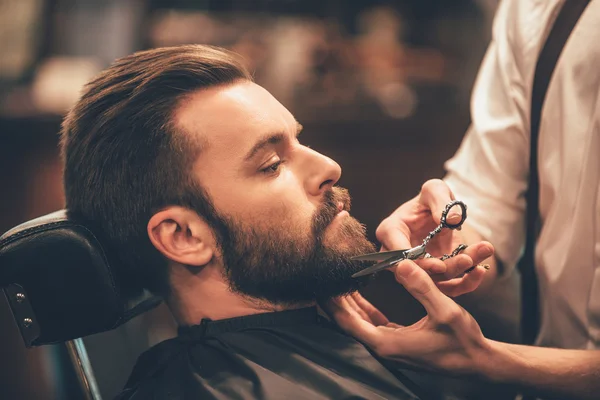 Young handsome man in barbershop — Stock Photo, Image