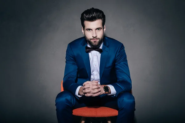 Confident man wearing suit — Stock Photo, Image