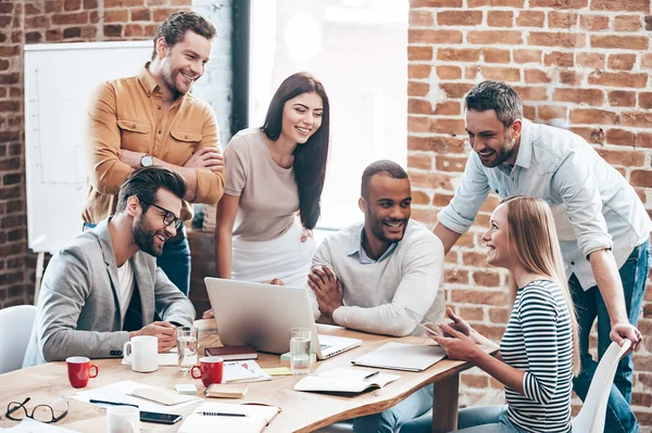 Equipe de negócios bem sucedida — Fotografia de Stock