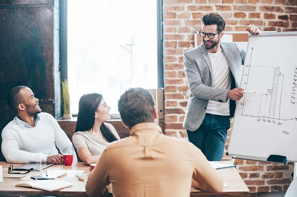 Geschäftsleute-Team im modernen Büro — Stockfoto