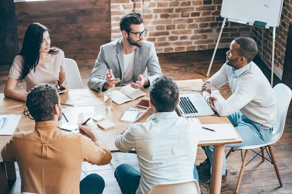 Jóvenes empresarios — Foto de Stock