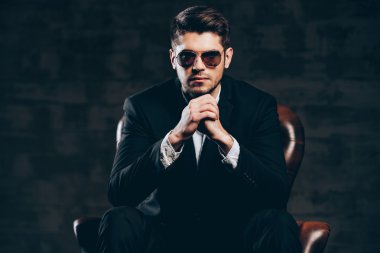 yakışıklı delikanlı