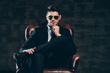 yakışıklı delikanlı