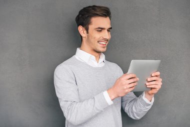 Dijital tablet tutan adam