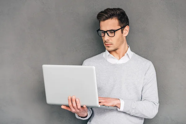 Young man holding laptop — Stock Photo, Image