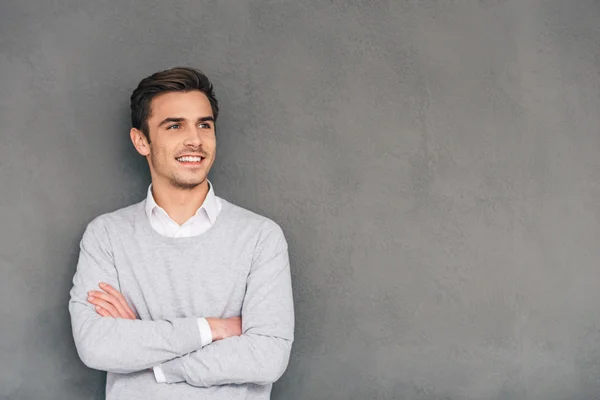 Uomo con le braccia incrociate — Foto Stock