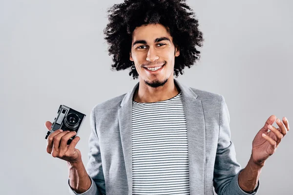 Hombre africano joven guapo —  Fotos de Stock