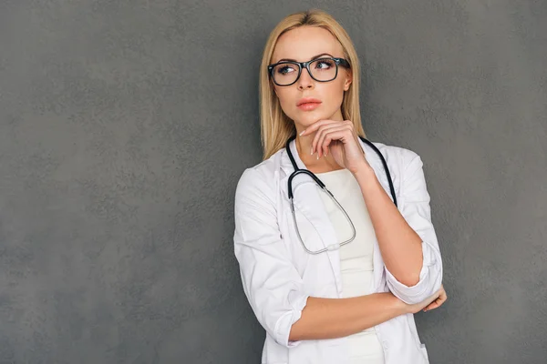 Jeune femme médecin — Photo