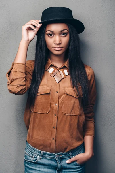 Mulher africana jovem bonita — Fotografia de Stock