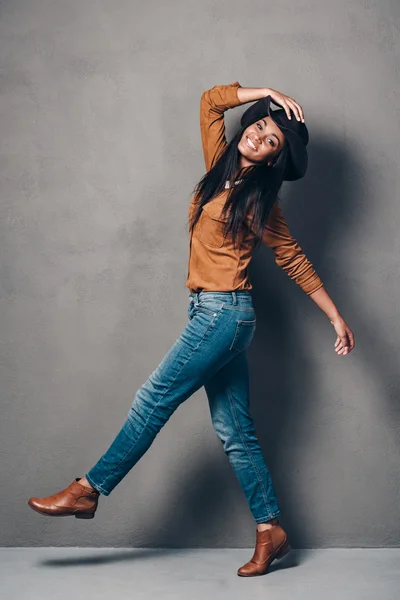 Mulher africana jovem bonita — Fotografia de Stock