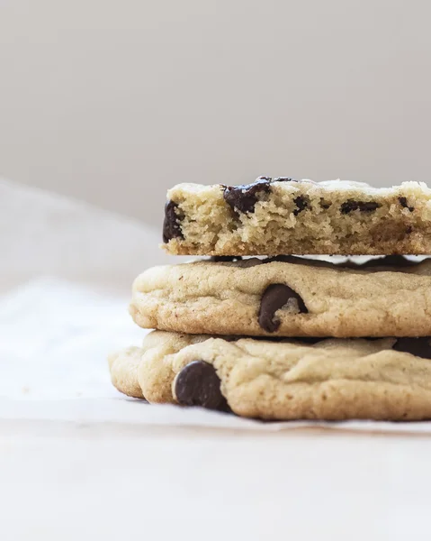 Çikolata parçacıklı kurabiye.