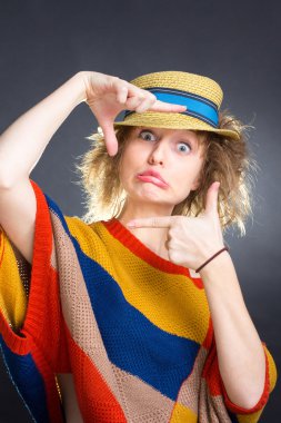 Kadının çerçeveli yüz 