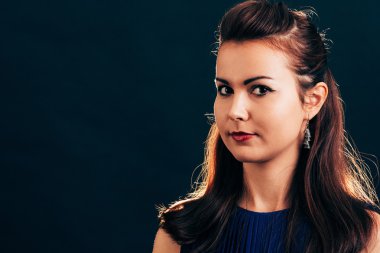 çekici bir kadın kılığında