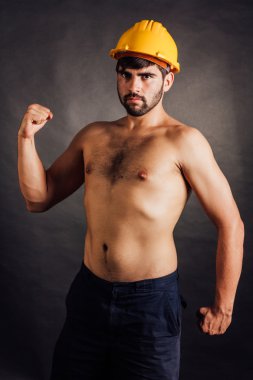 İnşaat işçisi adam