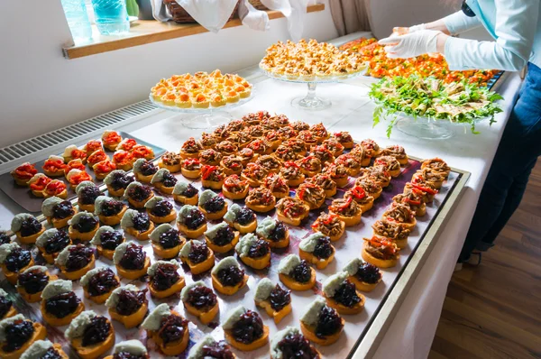 Especialidades de catering organizadas para un evento — Foto de Stock