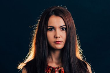 Göz alıcı bir görünüm poz