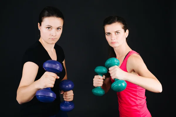 Kadınlar dumbbells ile — Stok fotoğraf