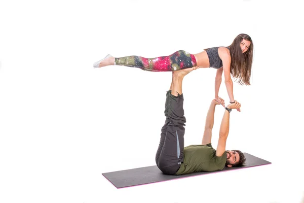 Acro yoga realizando —  Fotos de Stock