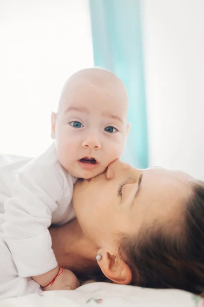 Mother's kiss and love — Stock Photo, Image