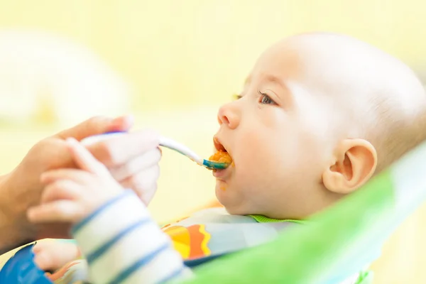 Baby feeding pose