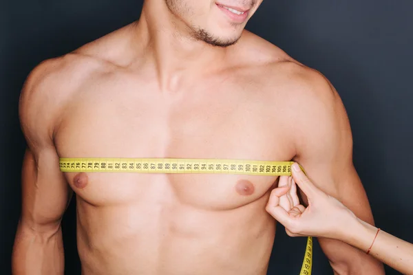 胸部测量姿势 — 图库照片