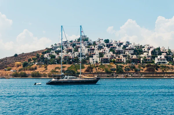 Jachtě plující v Egejském moři — Stock fotografie