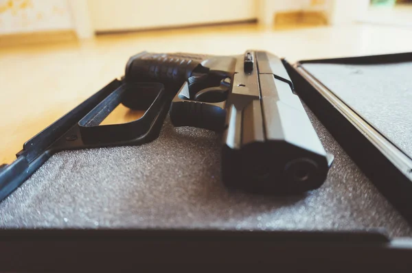 Samonabíjecí pistole — Stock fotografie