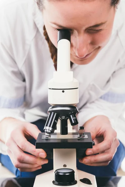 Posizione del microscopio medico — Foto Stock