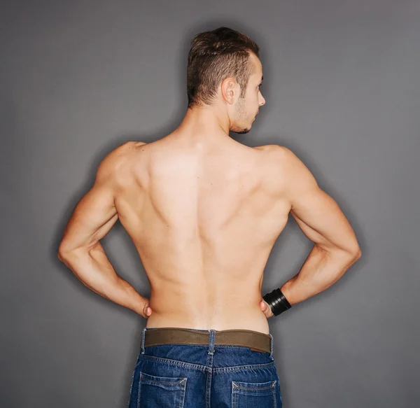 Bodybuilding flyttar pose — Stockfoto