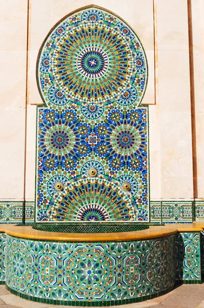 Decorated fountain pose — Stock Photo, Image