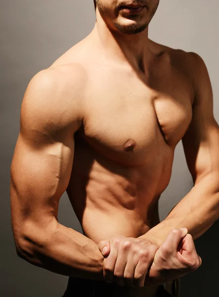 Postura bíceps bombeada —  Fotos de Stock