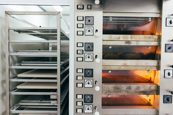 Bakery oven pose — Stock Photo, Image