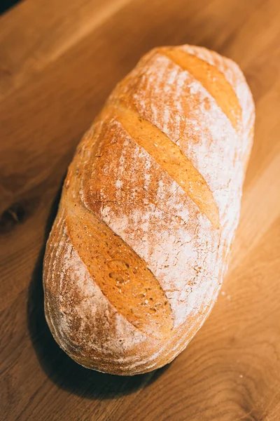 新鮮なパン ポーズ — ストック写真