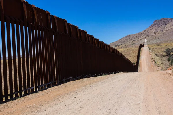 Einnahme Des Grenzzauns Zwischen Den Usa Und Mexiko Eine Lange — Stockfoto