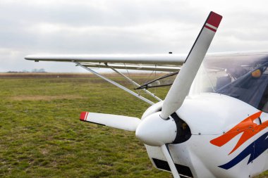 Profilden görülen uçak pervanesini kapat 