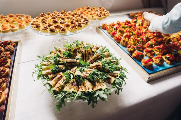 Platos con comida de catering — Foto de Stock