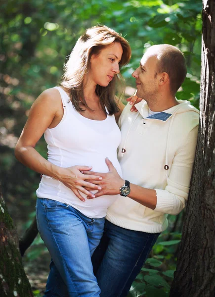 Marido e esposa grávida — Fotografia de Stock