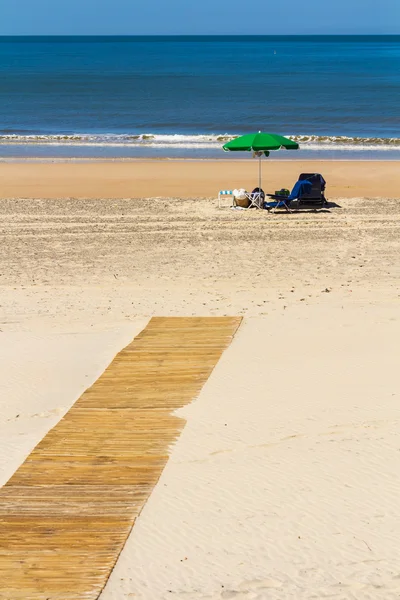 Sonnenschirm am Strand — Stockfoto