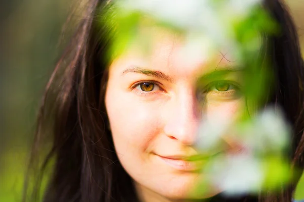 Portrait of a young woman — Stock Photo, Image